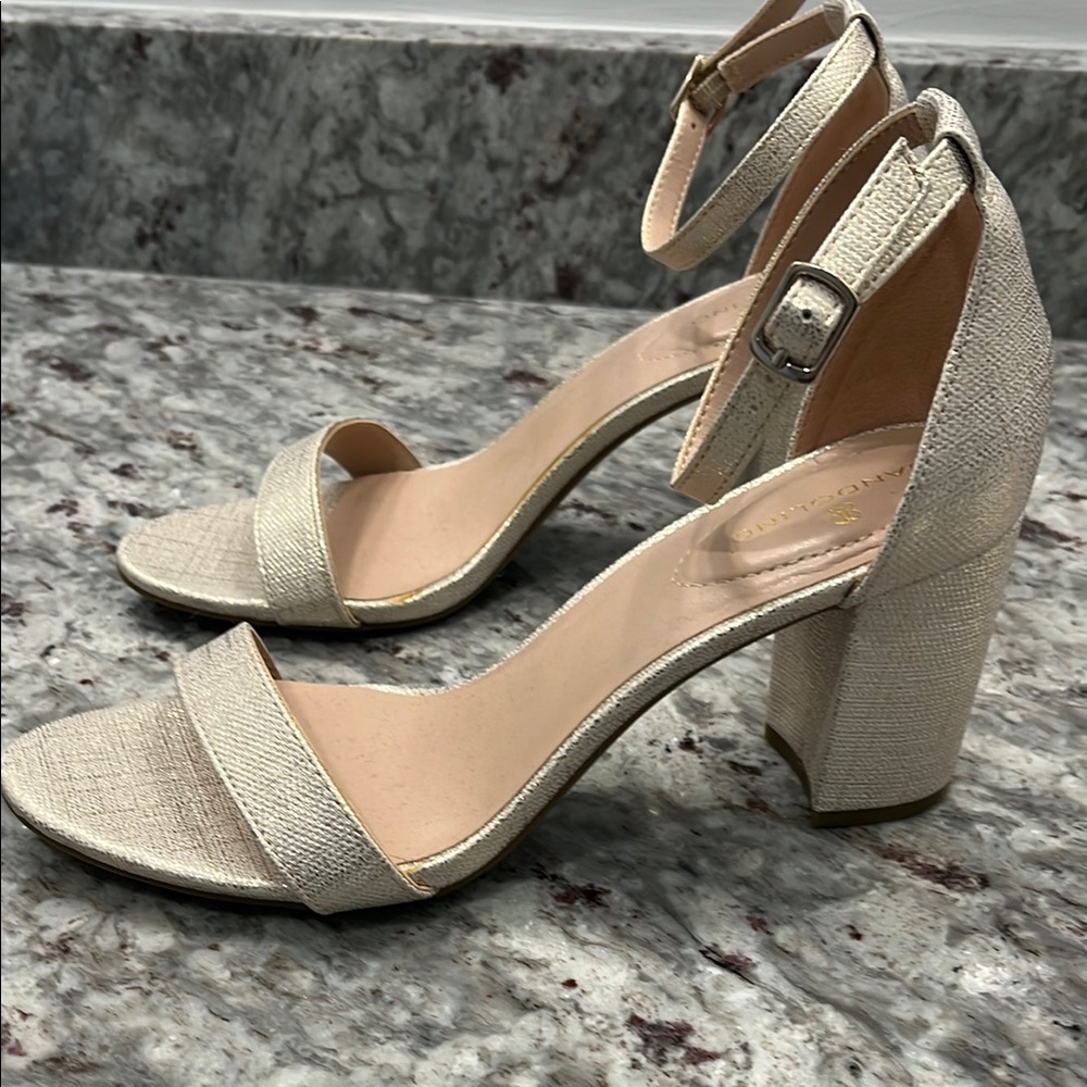 Bandolino Women's Cream Heeled Sandals